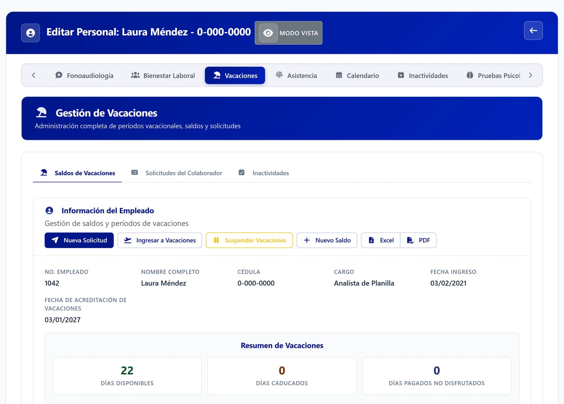 Expediente de una colaboradora en Flow Recursos Humanos, pestaña de vacaciones con saldos por periodo